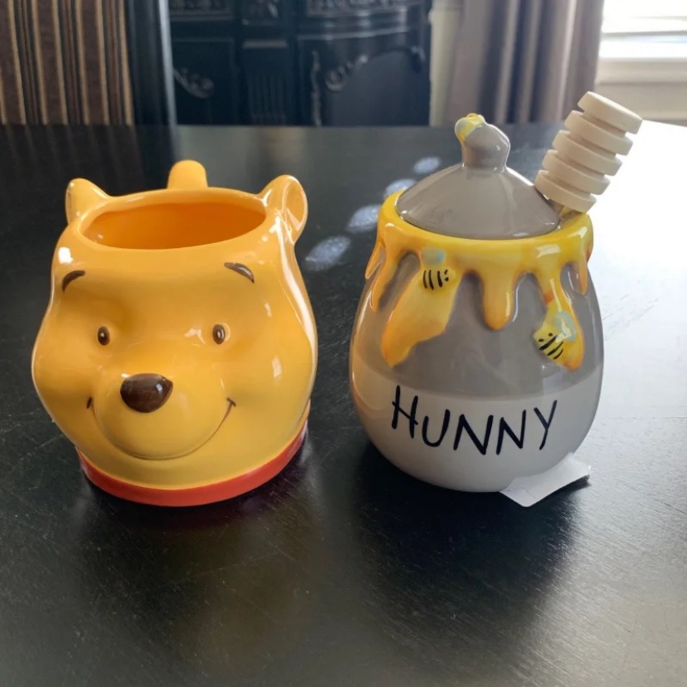 Disney Winnie the Pooh mug and honey pot set
